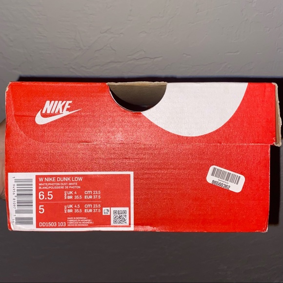 Nike Dunk Low - Picture 3 of 5